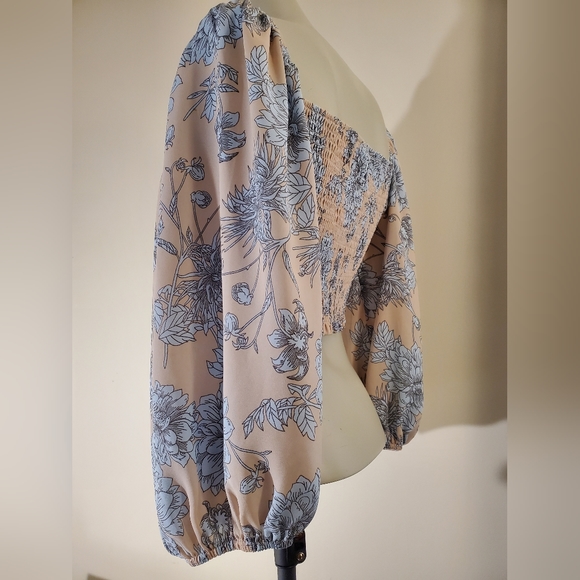 NWOT Blush Wrap Front Crop Blouse Size Medium - Picture 6 of 9